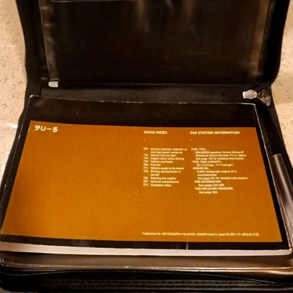 2009' SCION XB CAR MANUAL IN ZIPPERED BIDDER - Picture 3 of 4